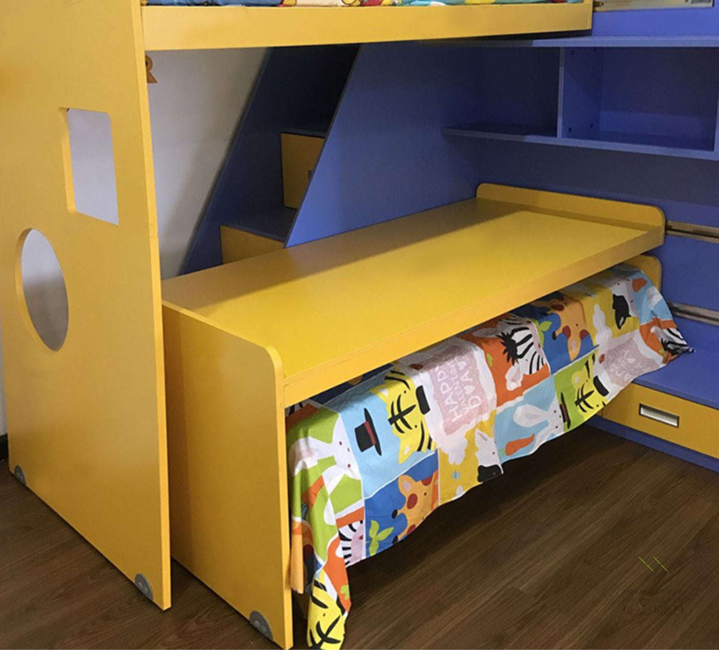 The built-in movable pulley hardware necessary for the mother bed is suitable for use on the custom bookcase, the mother bed, the combination bed/bunk bed/roll bed and locker or other custom furniture recommended by our designers