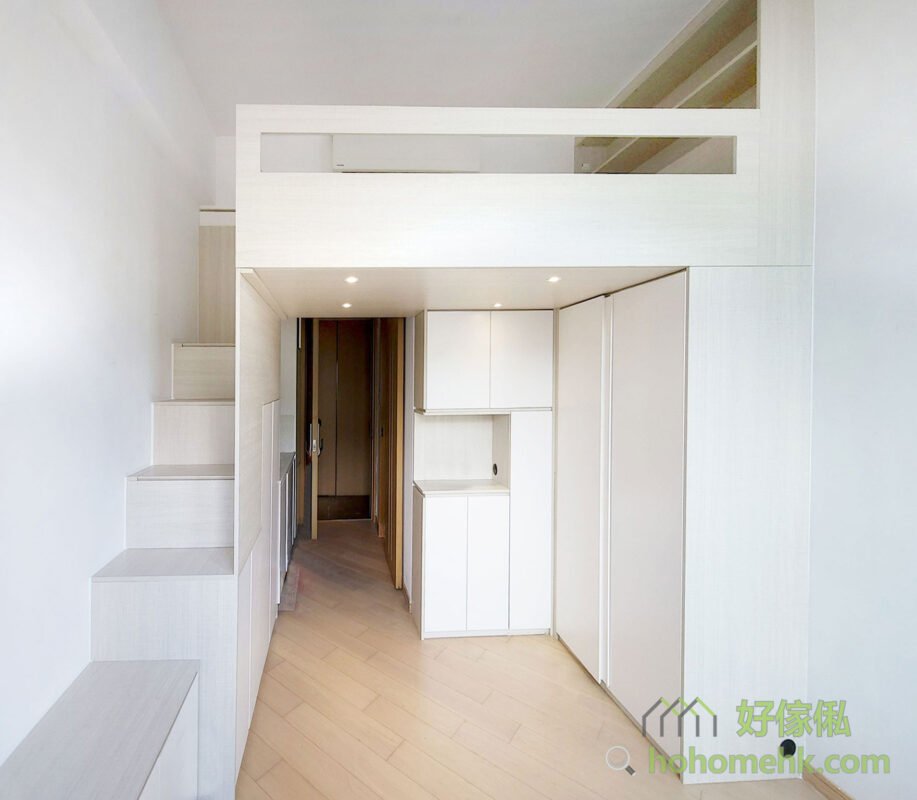 客廳閣樓/閣樓床/樓梯櫃，樓梯不僅是串連地面活動空間和閣樓的連接，更可以結合牆面或儲物櫃做收納設計，使原本看似尷尬的樓梯空間變得實用