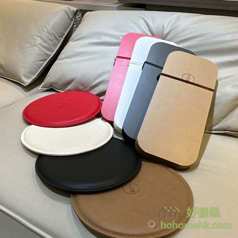 所有款式的牛皮紙伸縮凳都配有同色圓形皮質坐墊，造型時尚優雅，還可以坐得舒舒服服。
