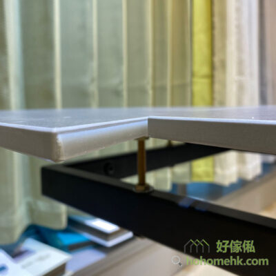 The edge of the slab joint is fitted with adhesive strips to avoid collision and sound when the slab surface is opened and closed.