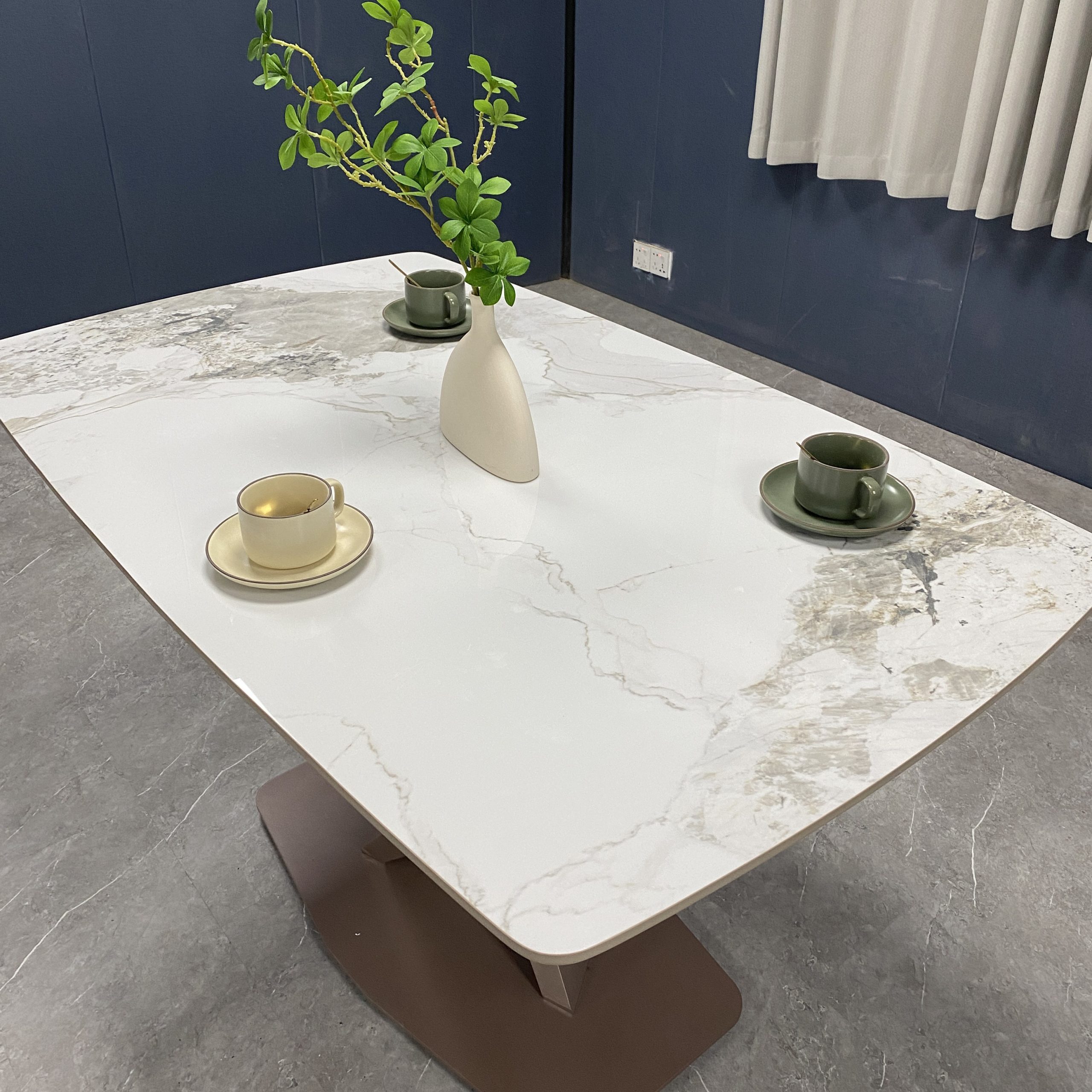 Table Sobo Sobo Horse Belly Table (Cross tripod #802) - ElectroOutlet – Outlet ...