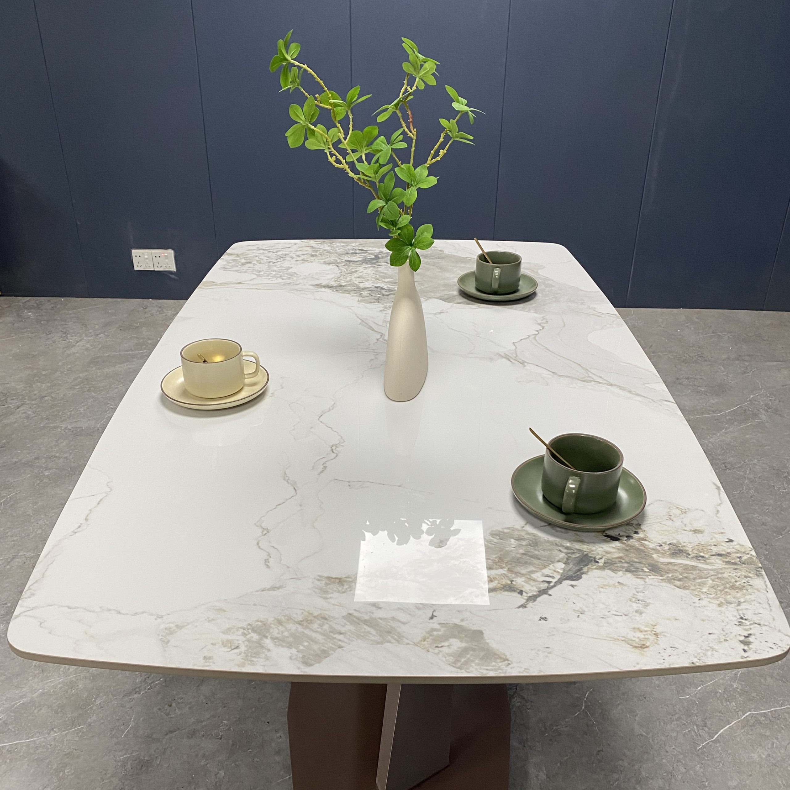 Table Sobo Sobo Horse Belly Table (Cross tripod #802) - ElectroOutlet – Outlet ...