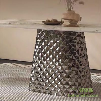 The table foot adopts stainless steel plating mirror, which is different from the style seen in the general market, the concave and convex effect is not touch, and the design is generous and noble.