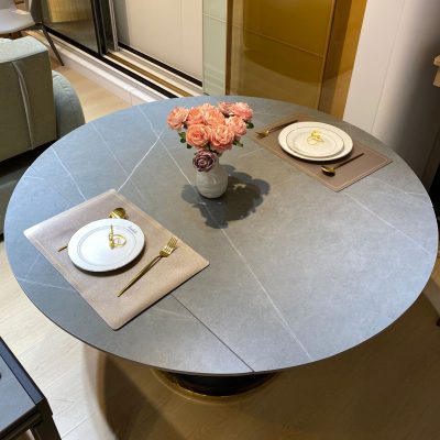 Round design, warm and harmonious: The circular design of the table not only saves space, but also gives people a warm and harmonious feeling. This design is suitable for family meals, allowing families to sit together and enjoy intimate time.