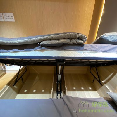 If the room space is narrow, the bed side has a cabinet at the end of the bed, and the electric hydraulic bed can be more convenient to open the bed box storage (but remember to pay attention to the size of the bed box outside the calculation, to ensure smooth delivery and installation)