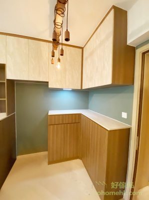 A group of L-shaped hollow cabinets near the door, with LED lights installed at the bottom of the cabinet, the light is sufficient when serving wine and preparing food.