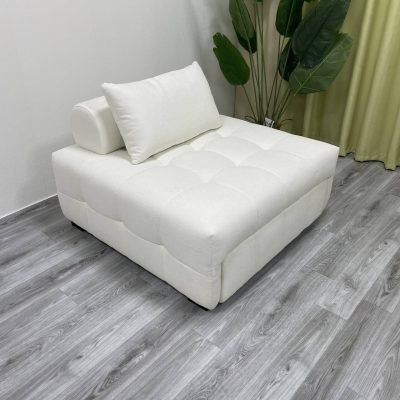 There is no armrest design, use up the whole length of the seat, small units are suitable for but, or put in the children's room for children, the same is suitable.