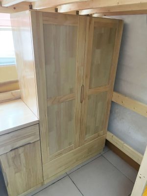 Physical photo: Original wood color (lacquer wood) under the bed wardrobe