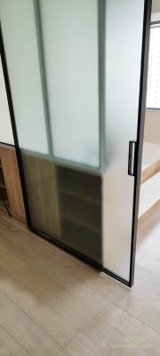 The design of the elevator door makes the space more consistent and spacious, and there is no stumbling track. However, remember that the elevator door should not be made too large. If it is too large, it is recommended to make the elevator door more durable and stable.