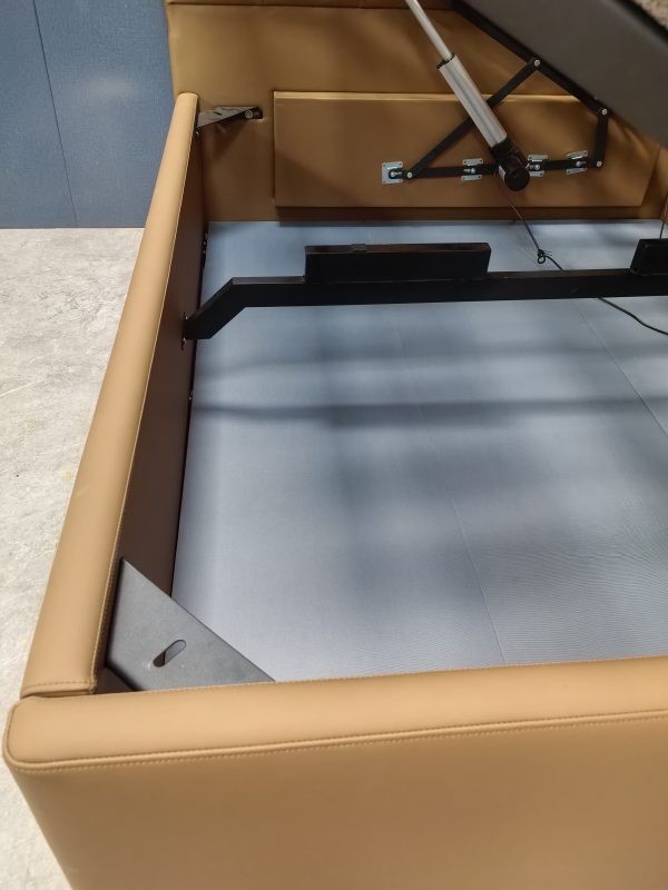床頭款式: B68、色號: 中華-08、左側揭式電動款油壓床