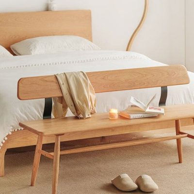 As a stool at the end of the bed, placing some clothes with small objects is also a good choice