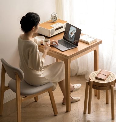 After folding, it can sit 2-4 people, occupy an area of <0.5m, hide 50% of the dining space, and can also be used as a book table