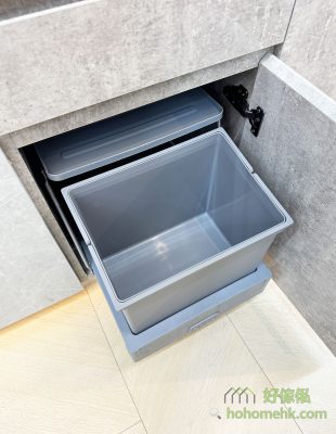 Kick the pop-up trash can in the kitchen cabinet. After opening, you can also kick it with your foot to open and push it back into the kitchen cabinet.