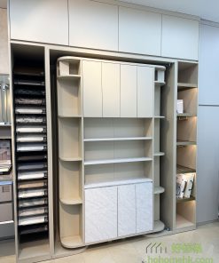 全淺色的的配搭,可以融入淺木色、奶油色、白石紋等,做拼到色效果,也可以像門市的陳列旋轉變形床,加入鋁框玻璃的元素。