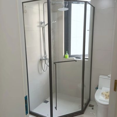 Diamond shaped shower screen