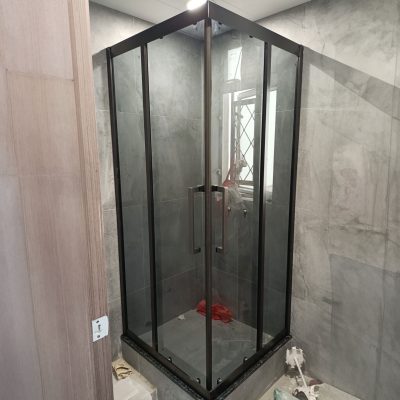 L-shaped bath screen (can be square or rectangular)