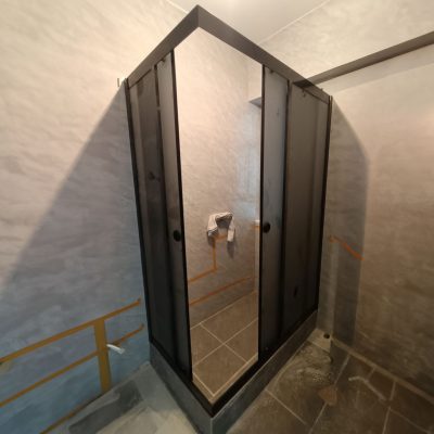 L-shaped bath screen (can be square or rectangular)