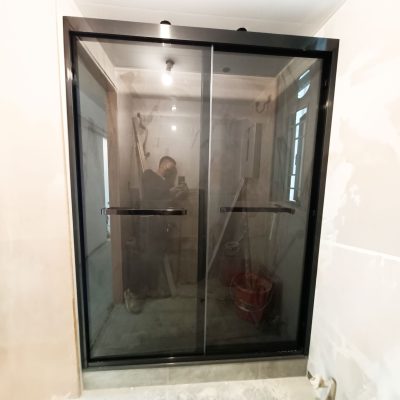 One-shape shower screen (for two or three trips)