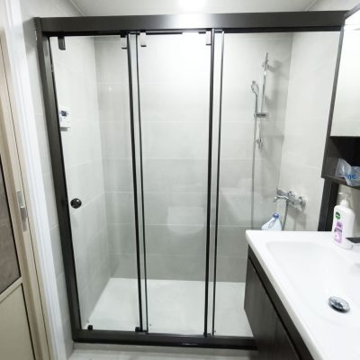 One-shape shower screen (for two or three trips)