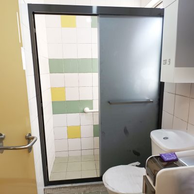 One-shape shower screen (for two or three trips)