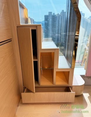 Stair cabinet with cabinet bucket, door cabinet and open storage and other different storage methods, suitable for storing a variety of daily necessities.