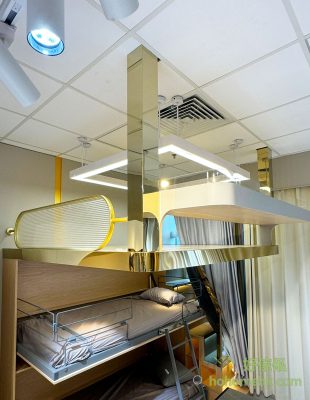 The advantage of the suspended ceiling attic is that the ground space can be vacated, so that the lower furniture layout and moving line are more flexible. However, if you want to order a suspended ceiling loft, you should pay attention to whether the housing estate you live in allows ceiling drilling.