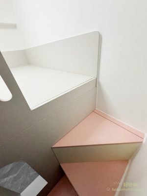 A pair of careful parents create a combination of elevated beds for their children, for the color matching to the height of each level of the stair cabinet are carefully studied with the designer, only for the safety of two children, while considering that the combination of beds can cooperate with the growth of children in the long run.