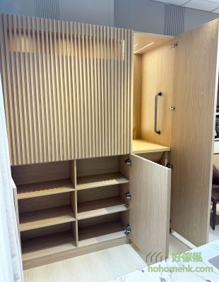 The upper half of the worker's bed cabinet is the worker's bed, the lower half is the locker, the storage space is very large, even the worker's sister's suitcase can be put into it.