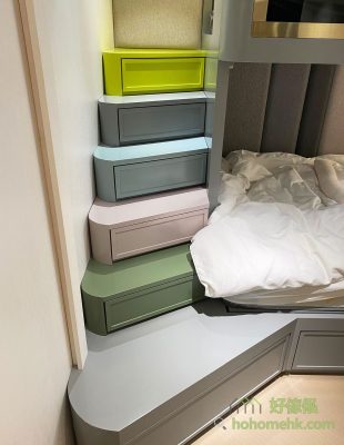 Colorful stair cabinets, each floor is a cabinet bucket, can be opened storage, fully rounded corners to make the stair cabinets more refreshing and light.