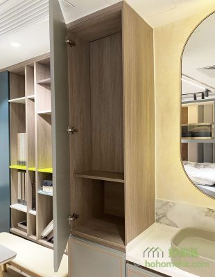 The amount of storage in the high cabinet is very sufficient, do not underestimate the width of the cabinet body is only about one foot, but in fact, a small high cabinet can already store all the items that the toilet will store, including cleaning supplies, bath supplies, toilet paper, towels, etc.