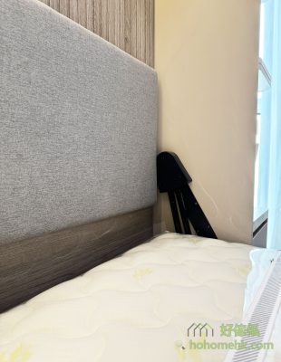 Bed board with soft cushion, rest is more comfortable.