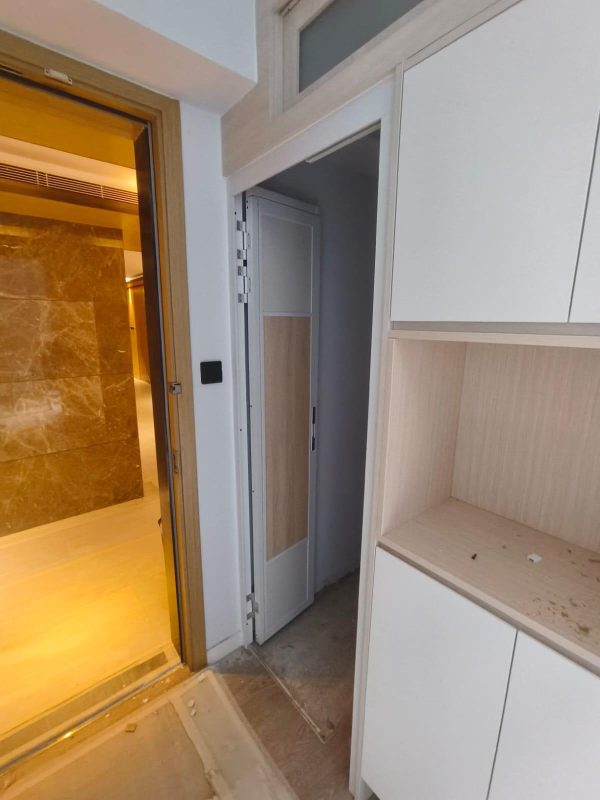 屋企空間有限，間房可以用PD門代替普通趟門同掩門，可以更加慳位好用。PD門的鋁板顏色都有不同的選擇，與旁邊的訂造傢俬配搭都可以。