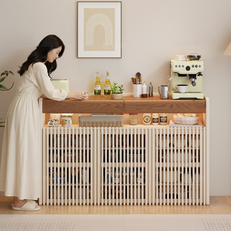 約 95cm 檯面高度，啱晒企身操作，唔使成日彎腰，煮嘢、沖嘢都輕鬆啲，對腰背都友善。