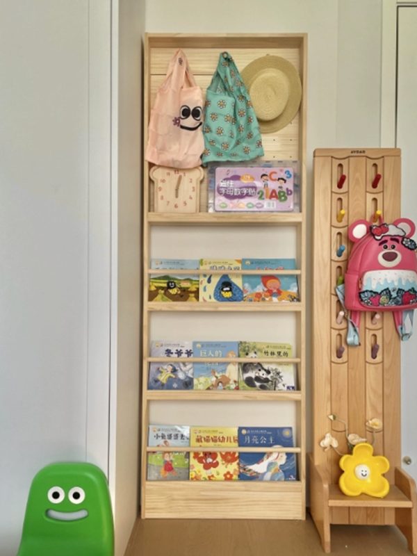 每層都加高護欄同橫桿設計，就算擺厚書或者小朋友用，都唔怕書本跌落地，用得安心。