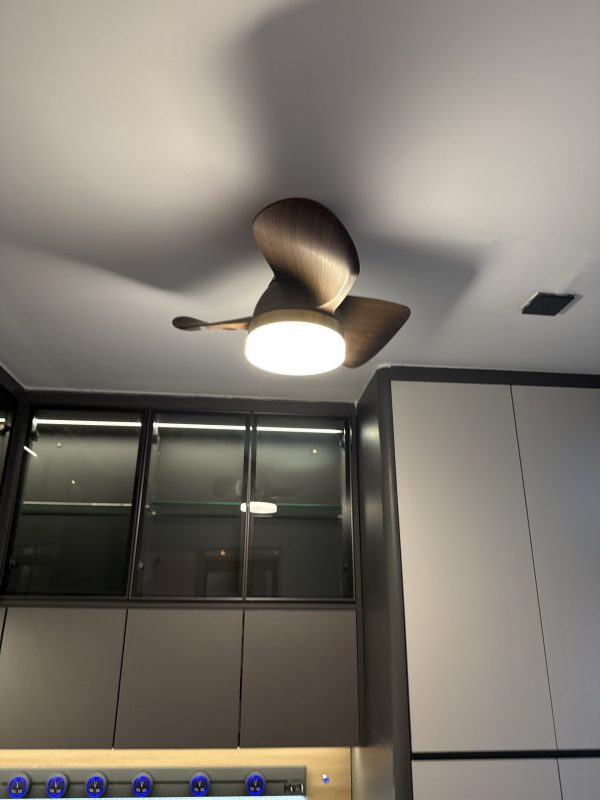 風扇燈安裝服務，裝修客戶如果有天花燈或風扇燈等燈具需要安裝，都可以連同裝修工程一齊處理。