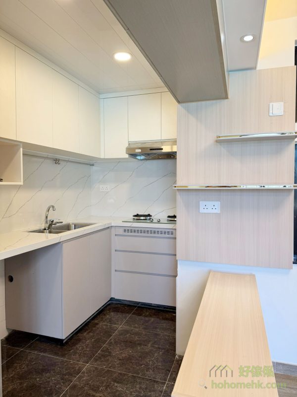 廚房及廁所鋁質假天花工程，可以考慮需不需要安裝天花式浴室寶或者抽油煙機走喉等，而決定廚廁要不要做假天花。