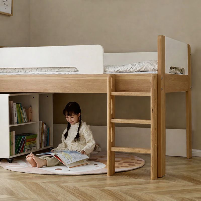 床底高度啱啱好，小朋友可以喺下面睇書、畫畫或者安靜玩耍，培養專注同獨立性。加埋護欄設計，安全又安心，陪住小朋友一路成長，用得耐又實際。