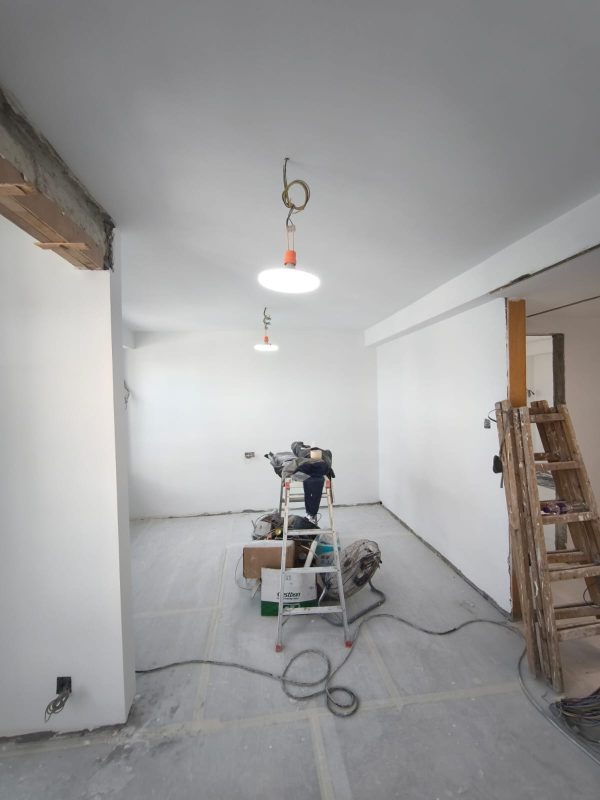 城市花園全屋剷底批灰油油完成！