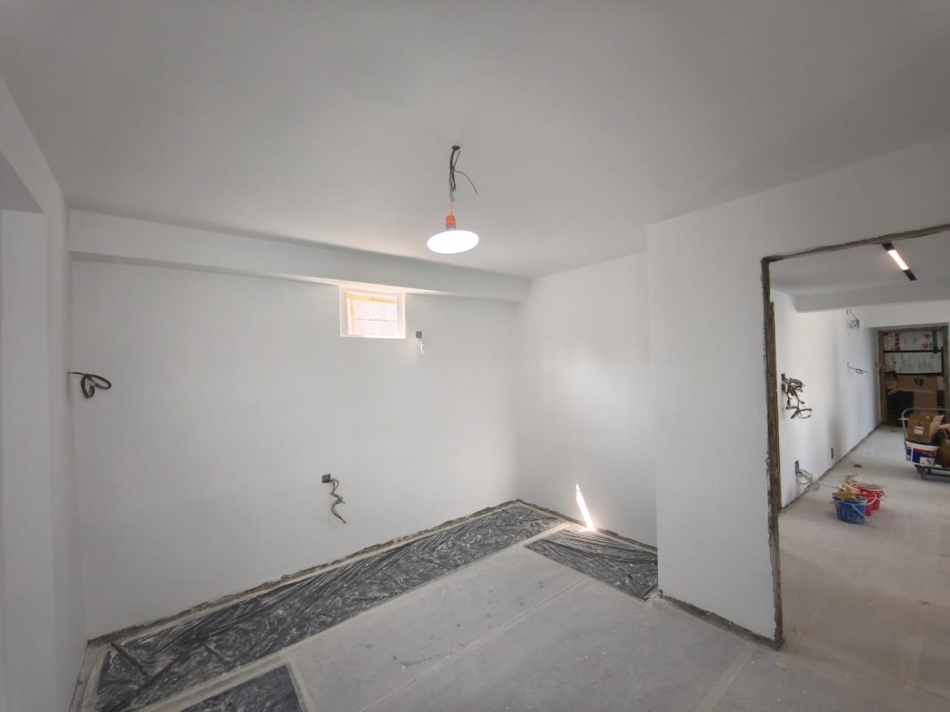 城市花園全屋剷底批灰油油完成！