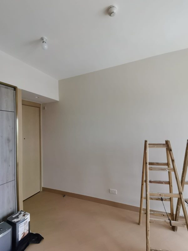 硅藻泥施工現場實拍。硅藻泥近年成成為裝修新寵兒，選擇以淺色為主，可以髹出獨特的質感，無論是簡約風抑或現代風家居風格都配搭得到。