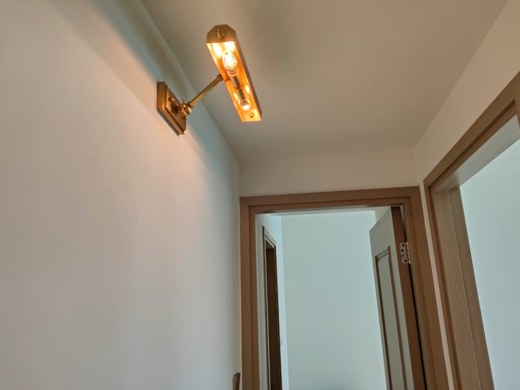 全屋燈具安裝服務，裝修客戶如果有天花燈或壁燈等燈具需要安裝，都可以連同裝修工程一齊處理。