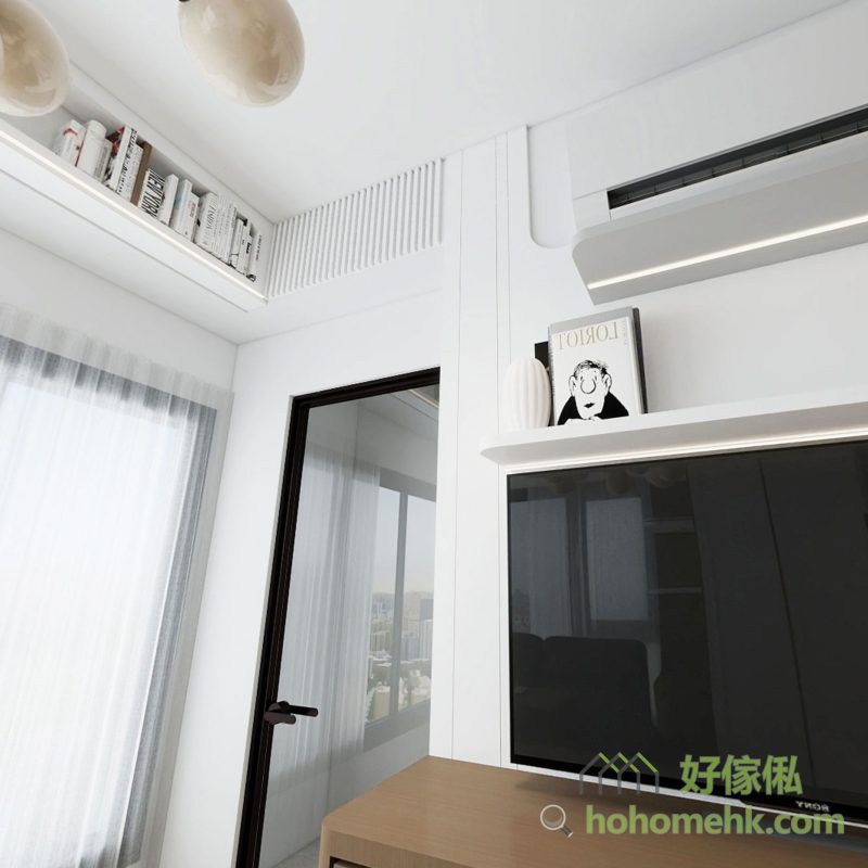 因為客廳不算寬敞，所以電視櫃上半部份以簡約的層板及背景牆為主，延伸到天花，利用天花位置做個小吊櫃，收納空間自然增加不少。