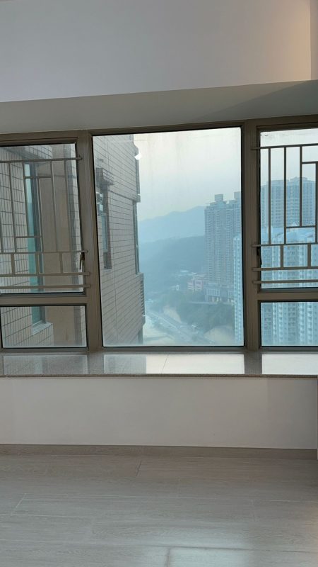 深井碧堤半島鋁窗維修及窗台石工程，包括客廳鋁窗維修，以及新造窗台石及3邊打791防水膠 (中間做斷口)。