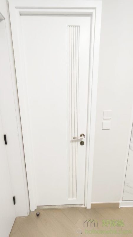 選擇專業訂造傢俬，讓每個細節都貼合您的需要。無論是電視背景牆、隱形門設計，還是客廳及睡房的整體規劃，我們都可為您提供量身訂製的方案，實現高效收納與美觀設計的雙重需求。