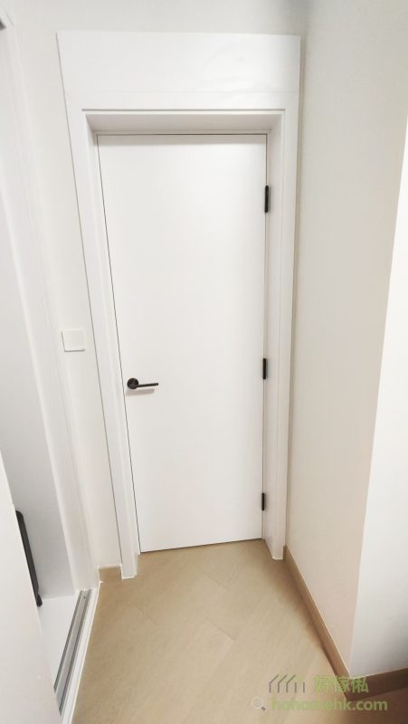 選擇專業訂造傢俬，讓每個細節都貼合您的需要。無論是電視背景牆、隱形門設計，還是客廳及睡房的整體規劃，我們都可為您提供量身訂製的方案，實現高效收納與美觀設計的雙重需求。